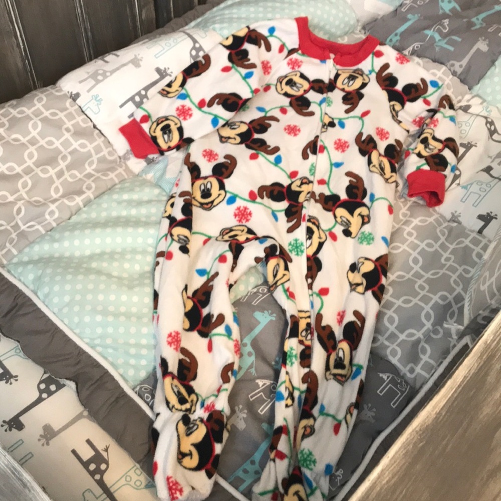 🌺2 for $16 Footed Pajamas